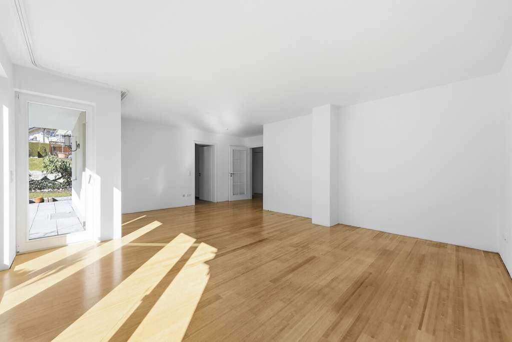 Immobilie in Tutzing - Exklusive 3-Zimmer-Gartenwohnung in Tutzing
- Ruhe, Sonne & Nähe zum See - - Bild 2