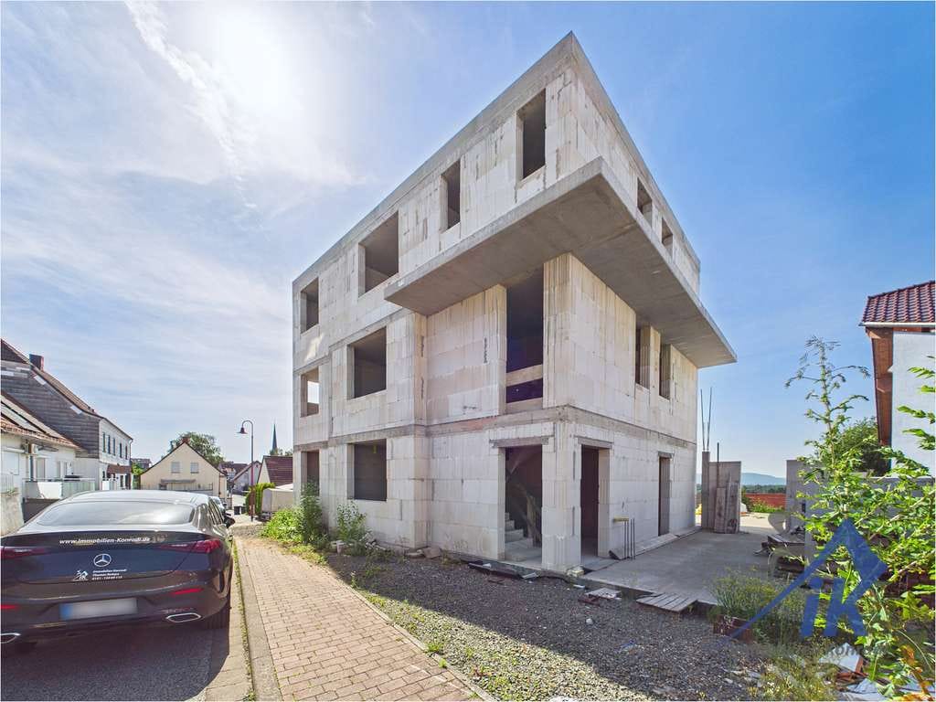 Immobilie in Gries - IK | Gries: Barrierefreier Neubau-Rohbau mit 2 Einheiten, Garagen & Traumblick auf 941 m² Grund - Bild 1