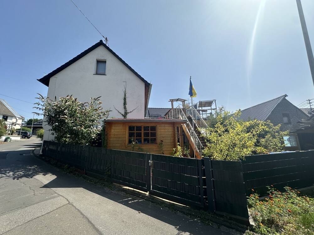 Immobilie in Altenkirchen (Westerwald) - Großes Einfamilienhaus mit Pool, Sauna, Lift und nachhaltiger Energietechnik - Bild 0
