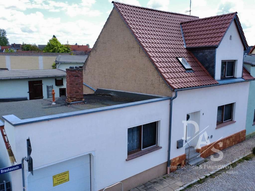 Immobilie in Barby - Viel Platz für Familie, Hobby und Homeoffice – gepflegtes Einfamilienhaus mit Innenhof - Bild 1