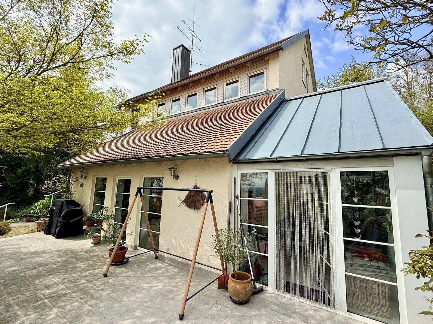 Immobilie in Bruckberg - Architektenhaus mit fantastischem Fernblick und großem Garten - Bild 0