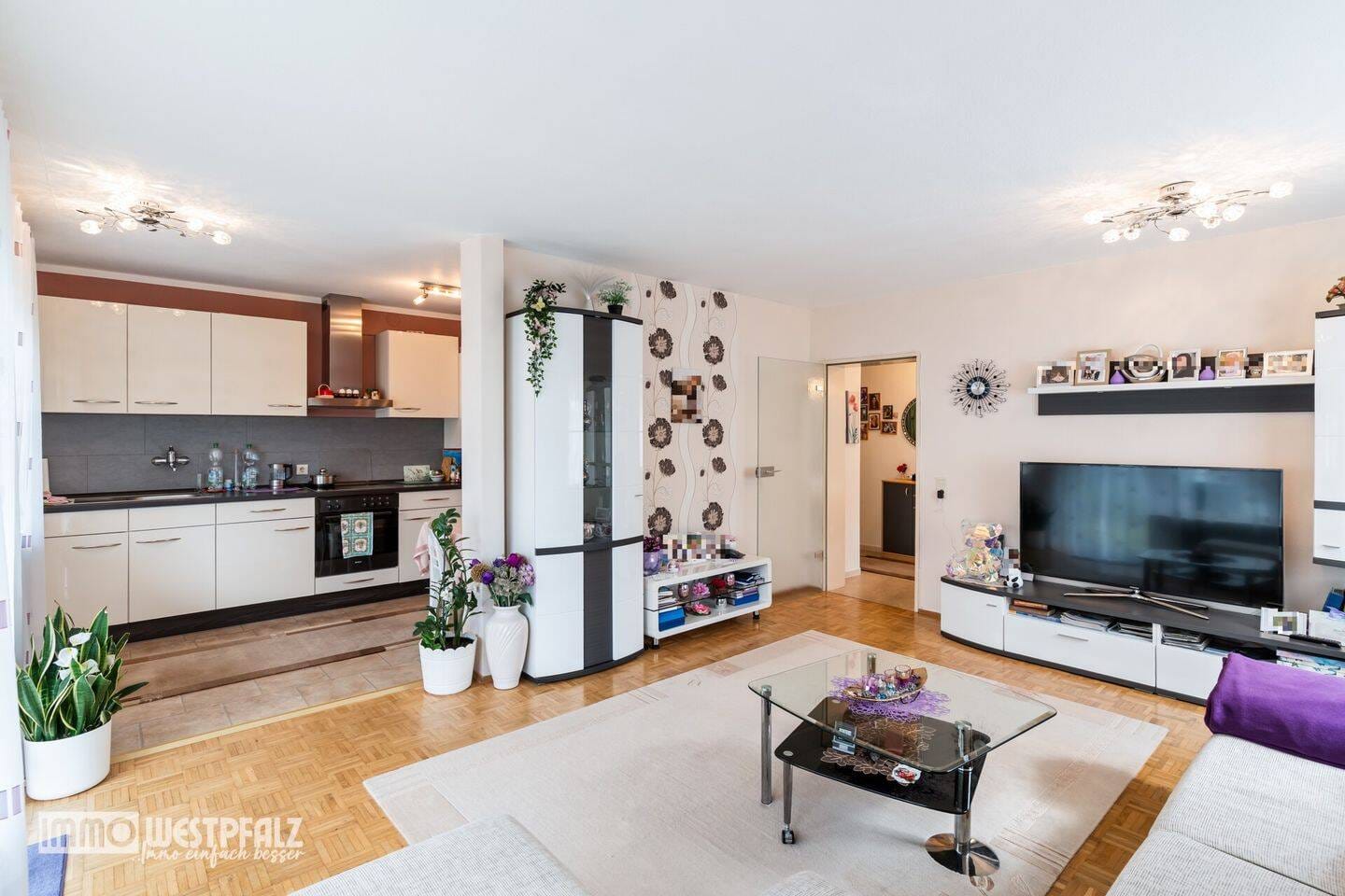 Immobilie in Dahn - Ruhig gelegene helle 3-ZKB-EG-Wohnung mit Garten & Garage in Dahn - Bild 0