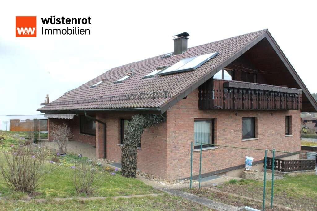 Immobilie in Ostelsheim - Zweifamilienhaus mit Doppelgarage in ruhigem Wohngebiet und großem Garten - Bild 0