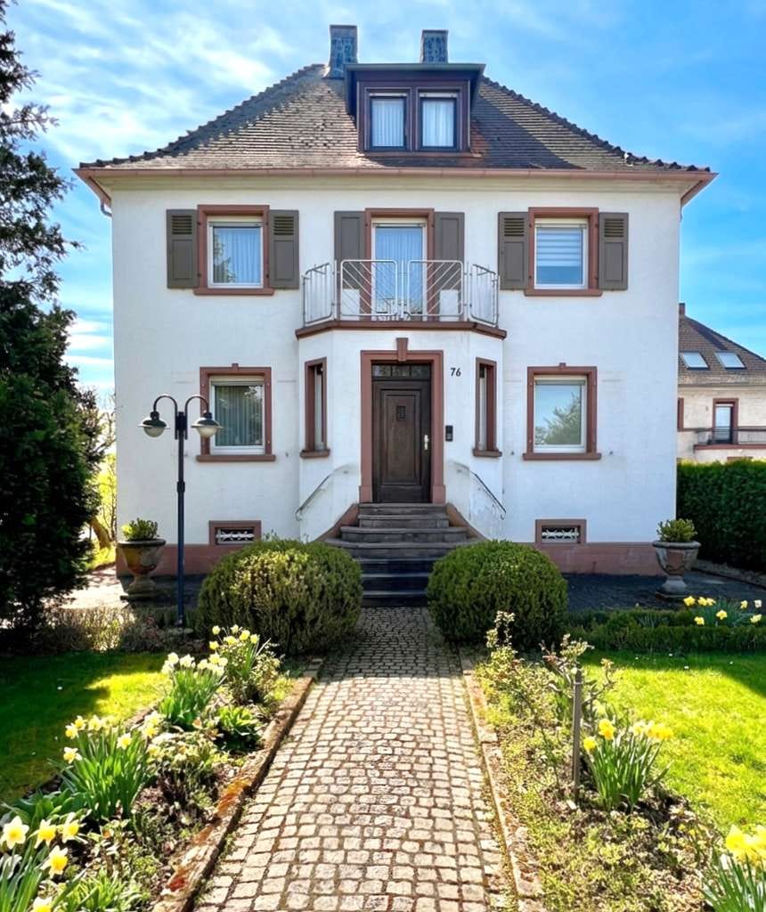 Immobilie in Enkenbach-Alsenborn - Enkenbach-Alsenborn - Stilvolles Ein-/Zweifamilienhaus in attraktiver Feldrandlage  - Bild 0
