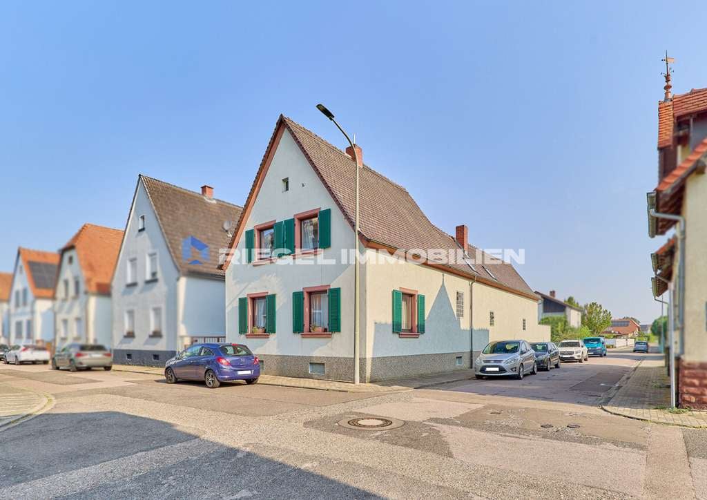 Immobilie in Römerberg - Sie hier? Wir auch! Großzügiges Einfamilienhaus | 7 Zimmer | 2 Bäder | 2 Küchen | 500 m² Grundstück - Bild 0