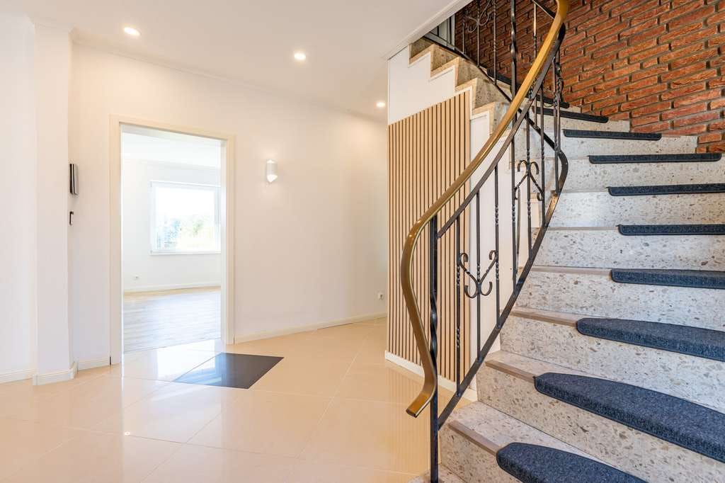 Immobilie in Krüzen - Ein- bis Zweifamilienhaus mit überdachter Terrasse, Loggia und großem Grundstück in ruhiger Wohnlage - Bild 4