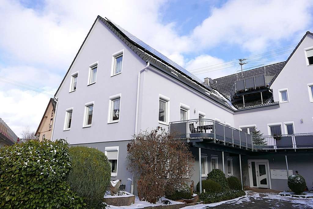 Immobilie in Dornstetten - Sehr gepflegte 4-Zimmer-Eigentumswohnung in ruhiger Lage in Dornstetten-Aach, Zentrum. - Bild 0