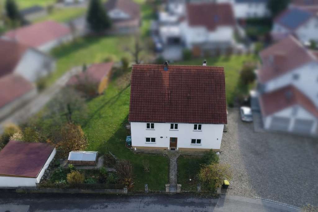 Immobilie in Penzing - Schönes Haus mit viel Platz - und großzügigem Grundstück - Bild 0