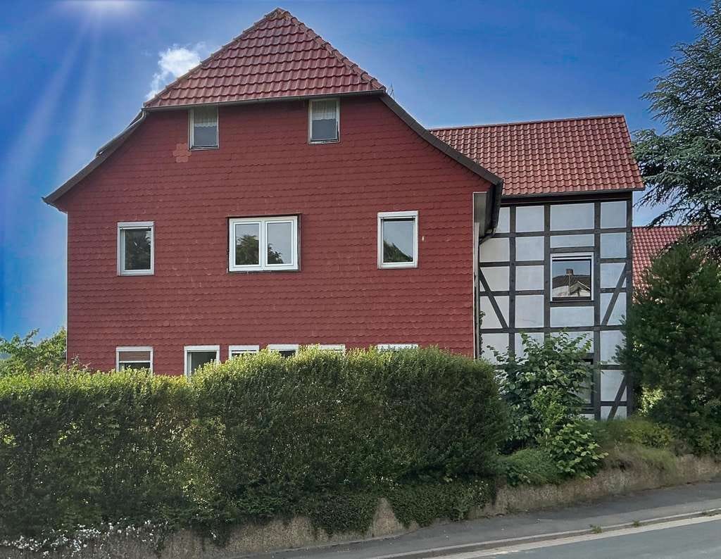 Immobilie in Jühnde - Großzügiges Zweifamilienhaus, auch gewerblich nutzbar, frei in Jühnde - Bild 2