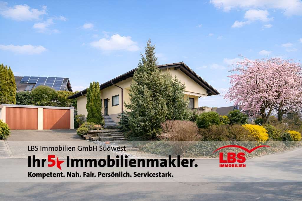 Immobilie in Hilzingen - Rückzugsort für Groß und Klein: schönes Einfamilienhaus mit Garten, Garage und viel Potenzial! - Bild 0
