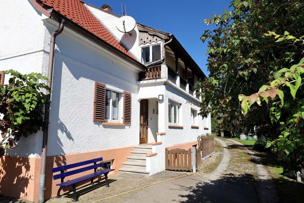 Immobilie in Dürrlauingen - Geräumiges Zweifamilienhaus 
mit großem Grundstück - Bild 2