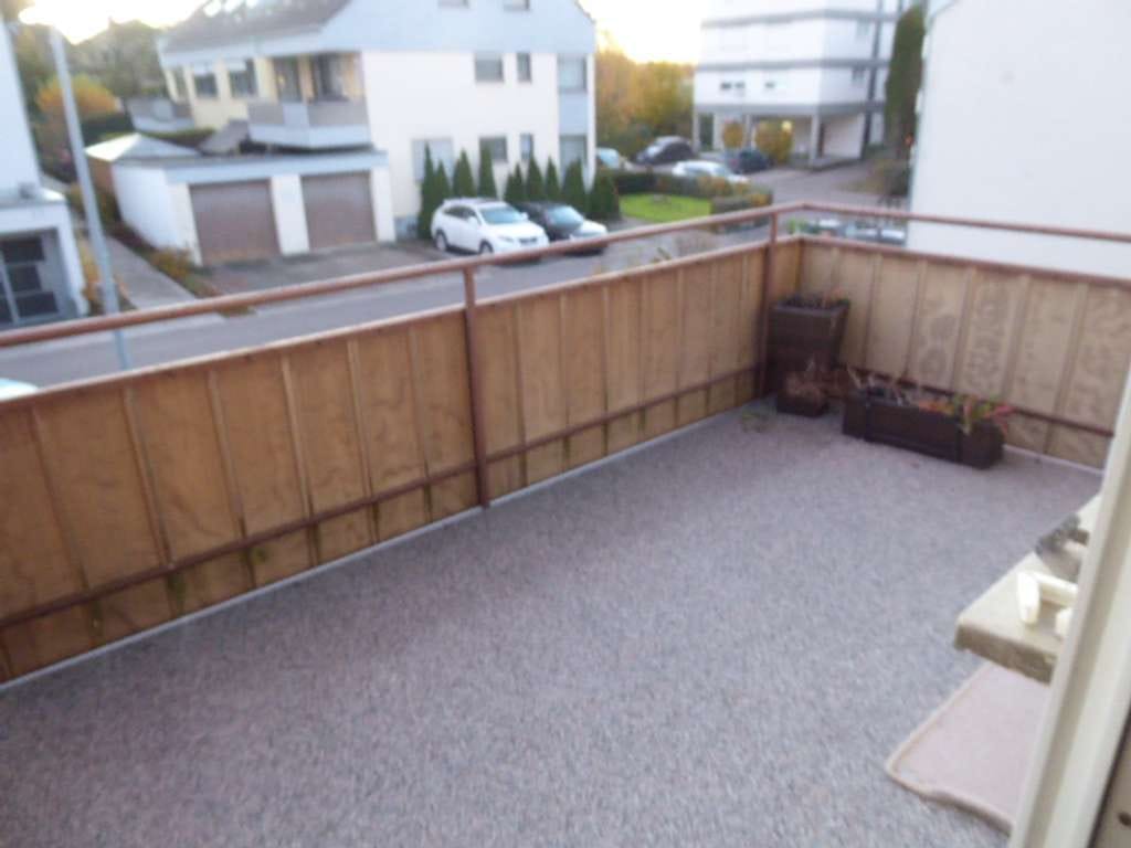 Immobilie in Freiberg am Neckar - sofort beziehbar - 3 Zimmerwohnung, I. OG., EBK, Balkon, Einzelgarage - Bild 2
