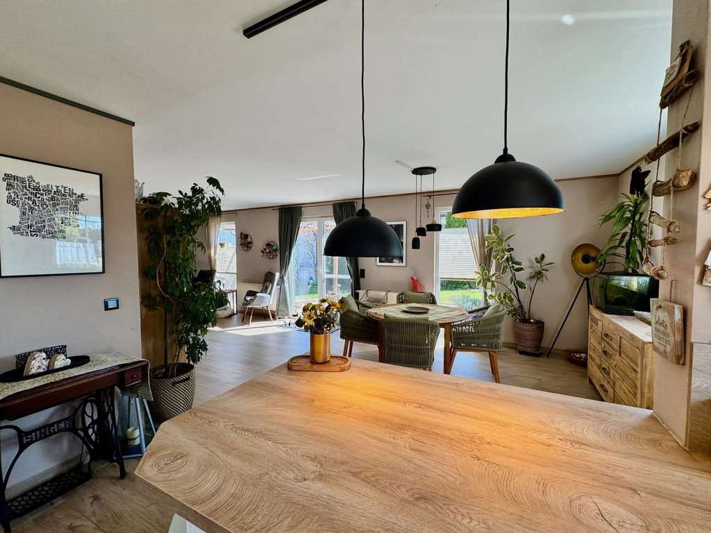 Immobilie in Lamerdingen - Modernes Wohnglück & Gartenparadies: Stilvolles Einfamilienhaus mit Energieeffizienzklasse A - Bild 3