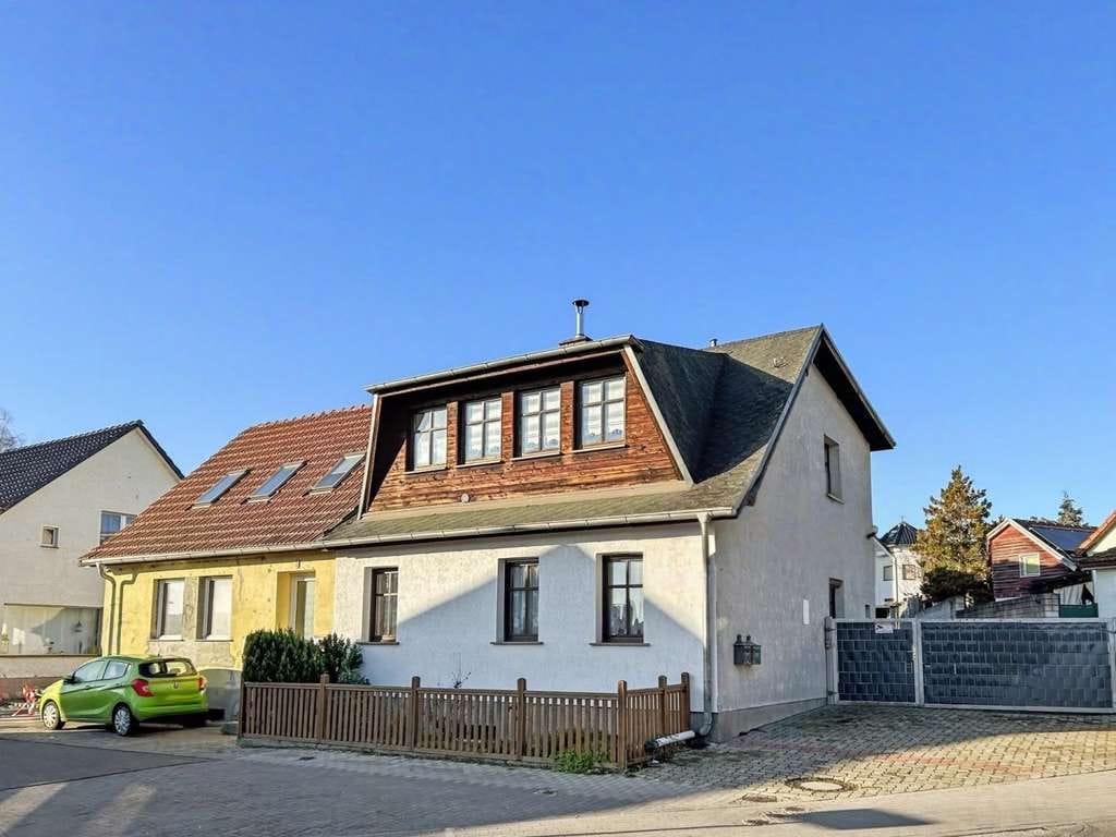 Immobilie in Kloster Lehnin - Doppelhaushälfte mit 4 Zimmern, sonniger Dachterrasse und großer Werkstatt in Lehnin - Bild 0