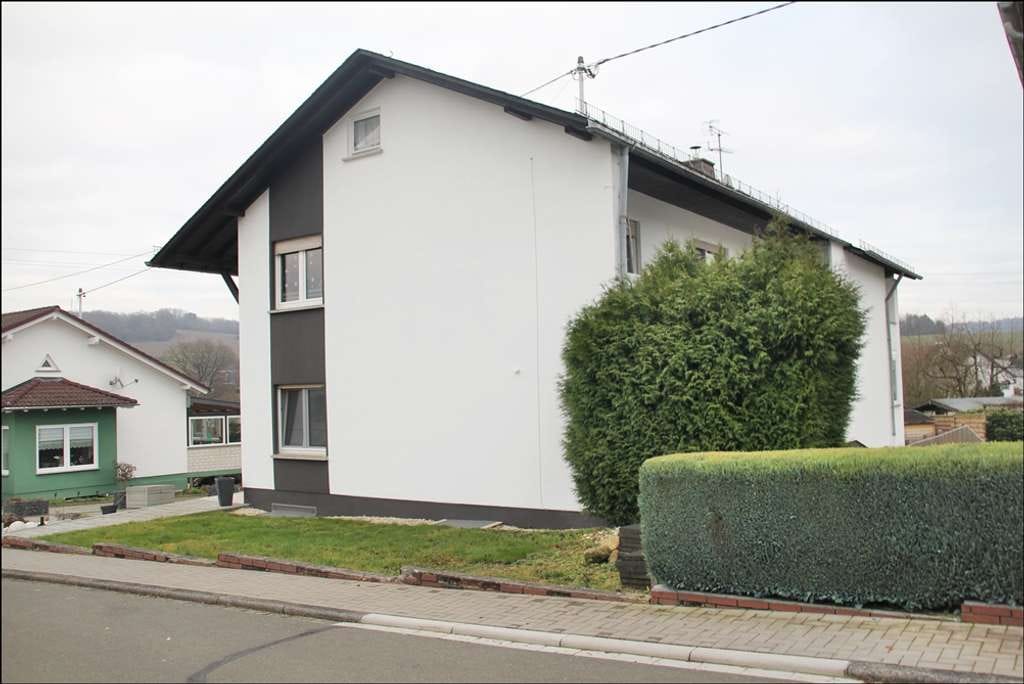 Immobilie in Niederelbert - Vermietetes Zweifamilienhaus in ruhiger Lage von Niederelbert - Bild 1