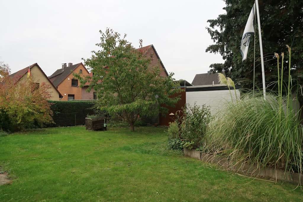 Immobilie in Sachsenhagen - Dreifamilienhaus mit Garten in guter Lage von Sachsenhagen! - Bild 1