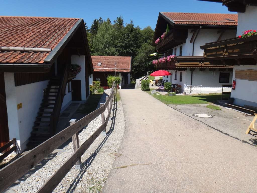 Immobilie in Hauzenberg - Ferienidylle pur – 2-Zimmer-Wohnung mit Hallen- & Freibad in traumhafter Anlage - Bild 1