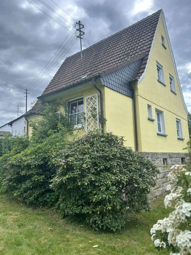 Immobilie in Küps - Küps -Top gepflegtes Häuschen aus den 30ern - Carport u. Garage - Zauberhafter Blumen-/Nutzgarten. - Bild 1