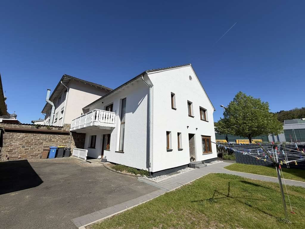 Immobilie in Wissen - Vollständig saniertes Einfamilienhaus mit kleinem Innenhof in zentraler Lage von Wissen! - Bild 2
