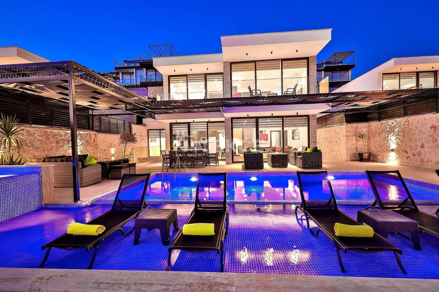 Immobilie in Paitzdorf - Luxusvilla mit großem Grundstück und Endlos-Pool in Antalya Kalkan - Bild 3