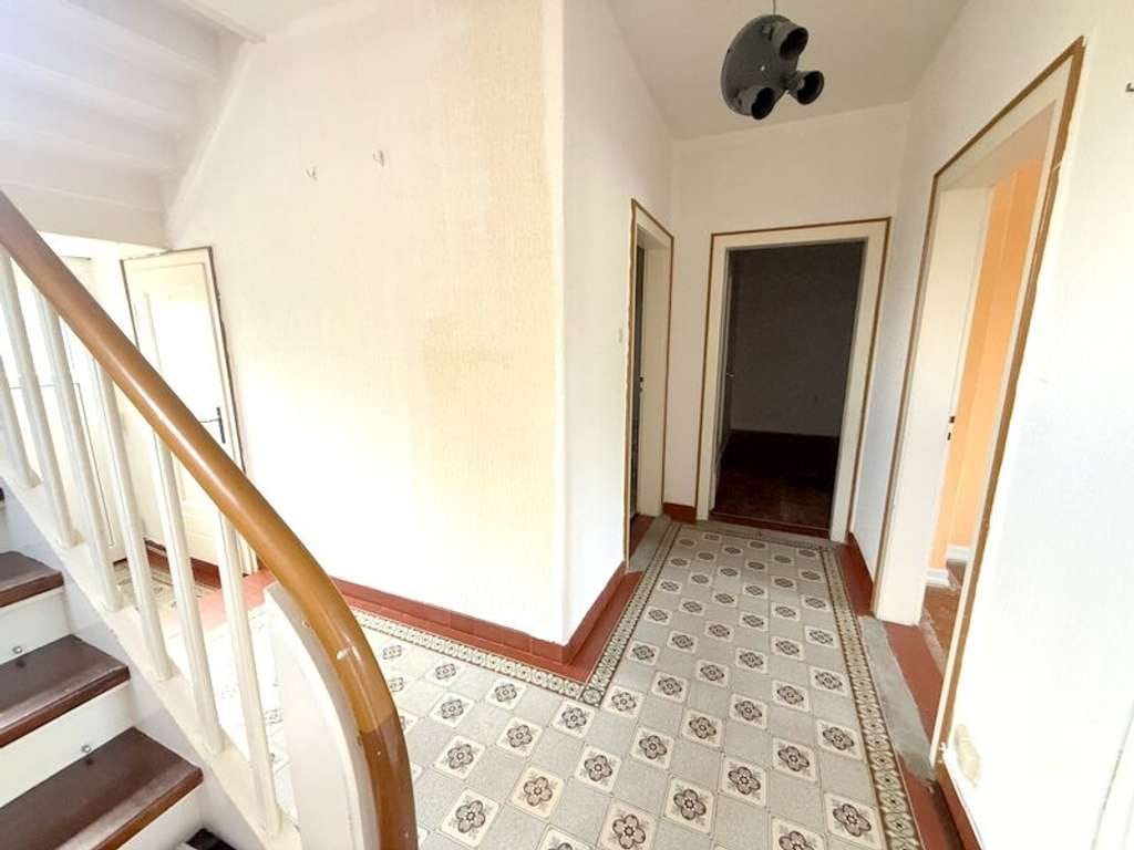Immobilie in Bedburg-Hau - Freistehendes Einfamilienhaus mit großem Grundstück – Sanierungsobjekt mit Potenzial in Bedburg-Hau - Bild 1
