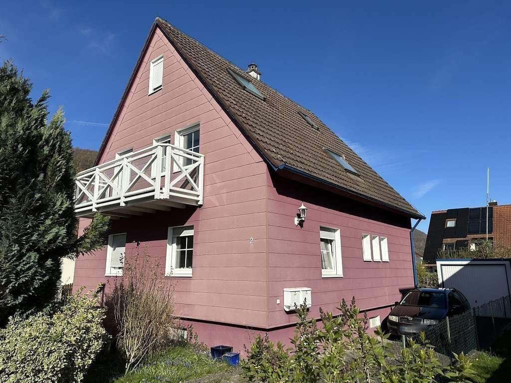 Immobilie in Lenningen - Freistehendes Zweifamilienhaus mit Potenzial  - Bild 0