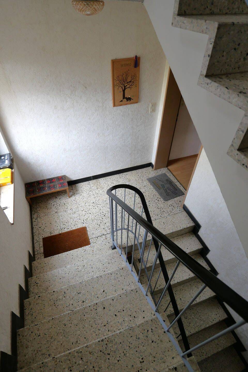 Immobilie in Großhabersdorf - Gepflegtes und teilrenoviertes Mehrfamilienhaus mit drei Wohnungen in angenehmer und ruhiger Wohnlage von Großhabersdorf  (Objektnummer: 03R26G) - Bild 1