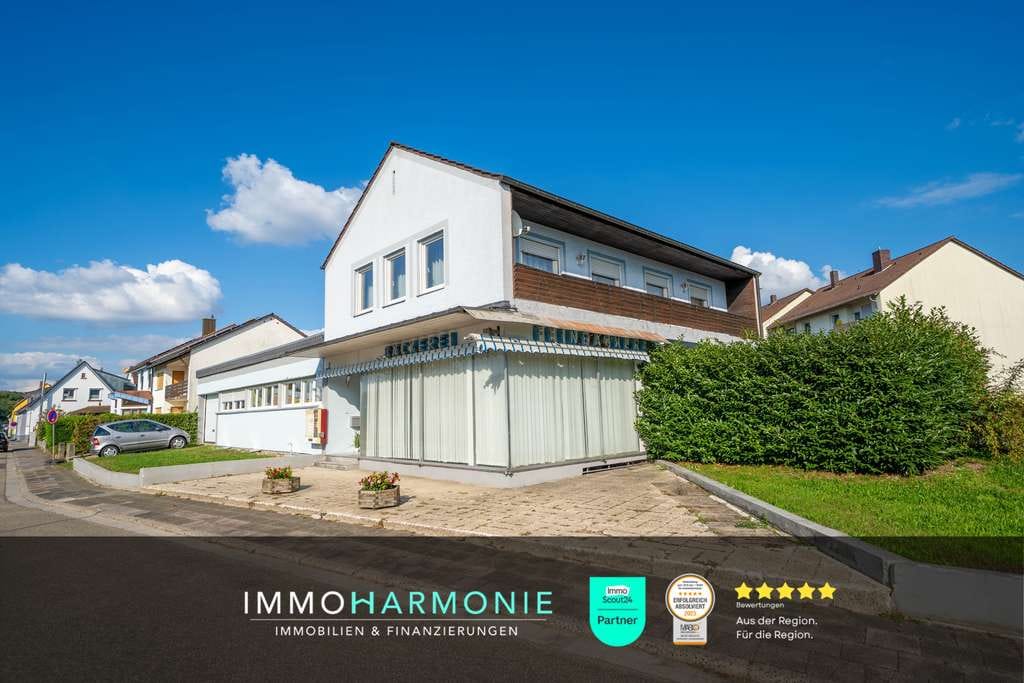 Immobilie in Jockgrim - Mehrfamiliengeeignetes Wohnhaus mit Garten, Garagen und viel Platz in Jockgrim - Bild 0