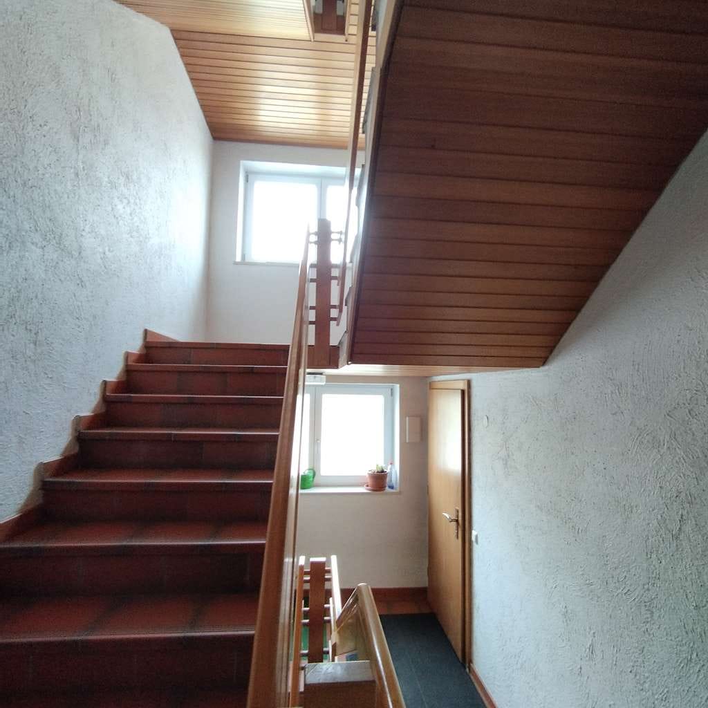 Immobilie in Türkheim - Großes Zweifamilienhaus mit Doppelgarage, Garten und großem DG - Bild 3
