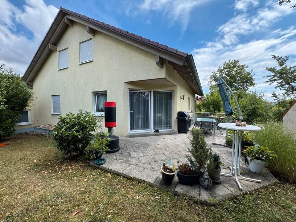 Immobilie in Margetshöchheim - Großzügiges Einfamilienhaus mit Einliegerwohnung und Garten in ruhiger Lage von Margetshöchheim - Bild 0