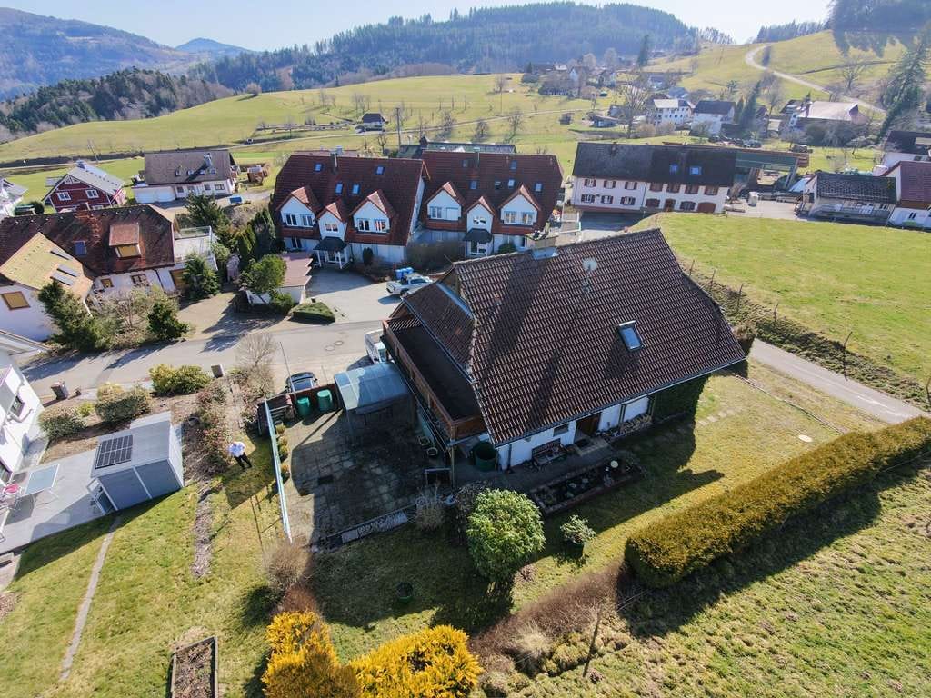 Immobilie in Kleines Wiesental - Großzügiges Einfamilienhaus mit Einliegerwohnung in exponierter Aussichtslage von Sallneck - Bild 1
