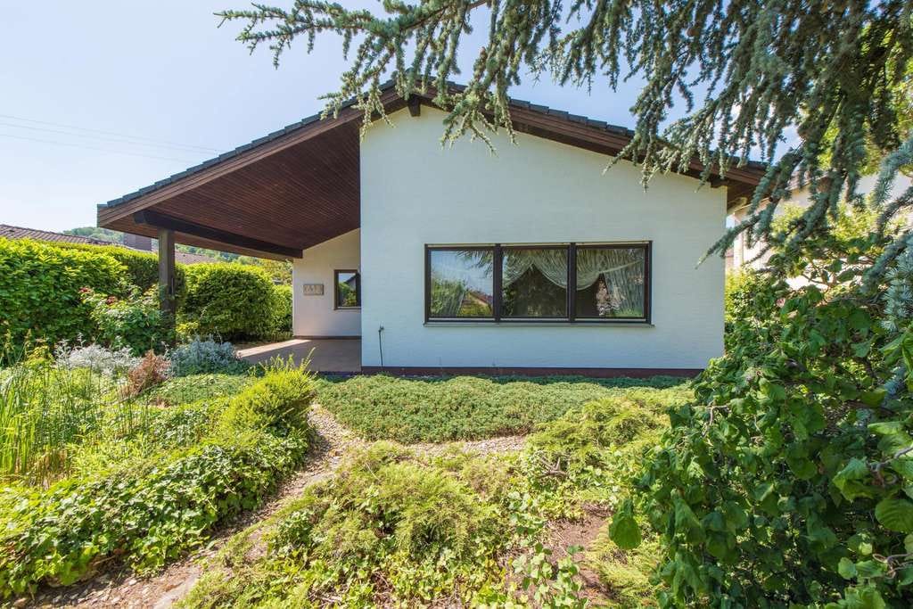 Immobilie in Wachenheim an der Weinstraße - Bungalow in sehr guter, sehr ruhiger Hanglage auf fast ebenem Grundstück - Bild 2