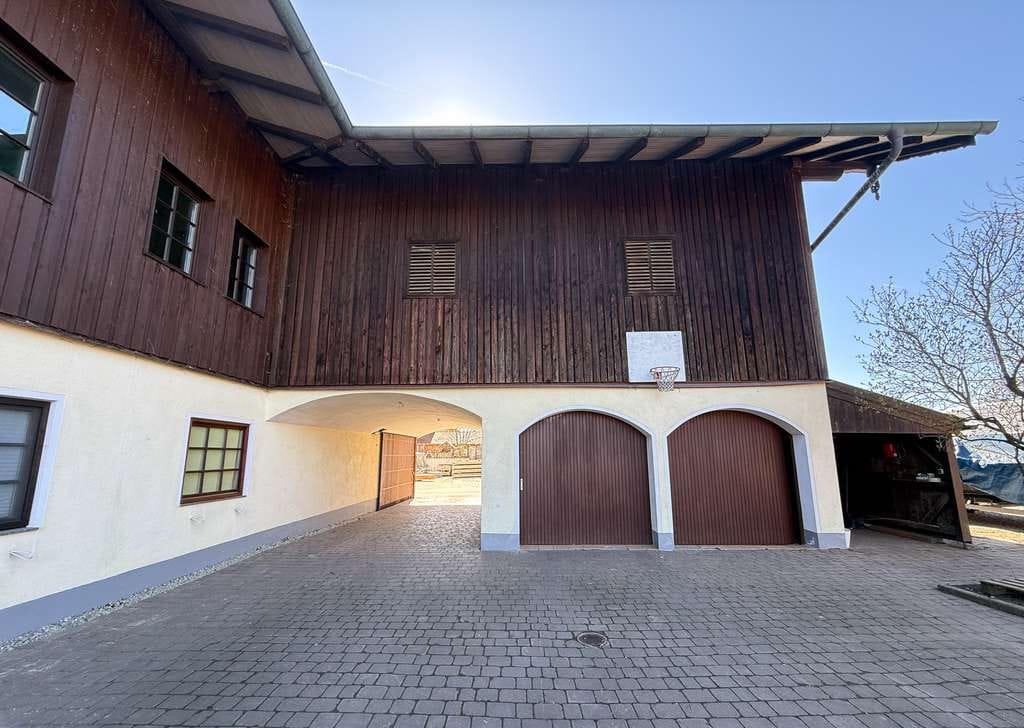 Immobilie in Eggstätt - Vielseitige Dachgeschosswohnung mit liebevollen Details eines historischen Bauernhauses - Bild 2