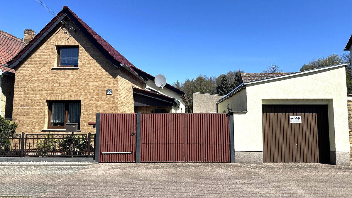Immobilie in Muldestausee - Gepflegtes Einfamilienhaus mit schönem Garten, Pool und Garage in Gossa - Bild 0