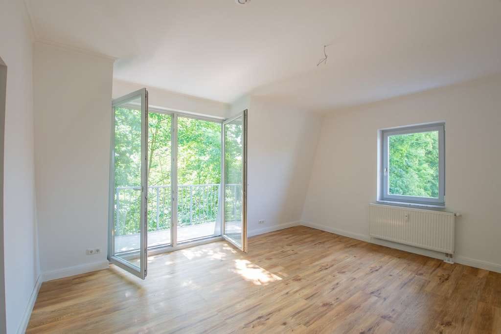 Immobilie in Neuruppin - Exklusive 5-Raum-Dachgeschosswohnung mit Parkblick, Balkon, Aufzug & TG-Stellplatz in Neuruppin - Bild 1