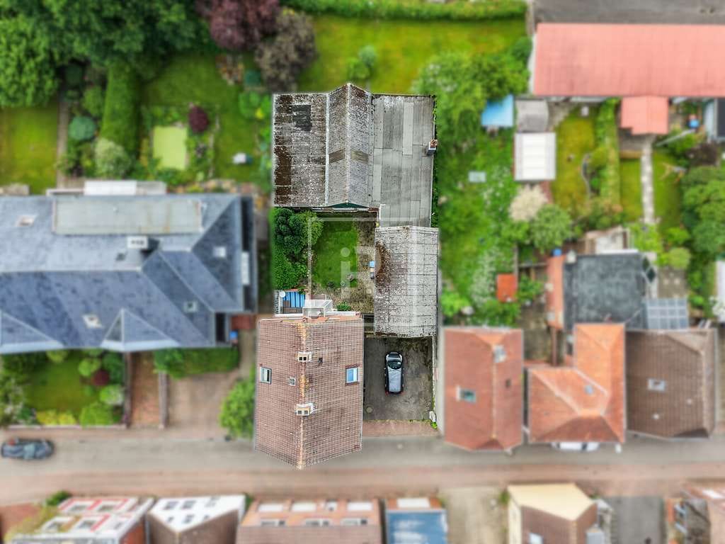 Immobilie in Wilster - Großzügiges Wohnhaus mit ca. 184 m² Wohnfläche, 9 Zimmern und großer Werkstatt - Bild 4