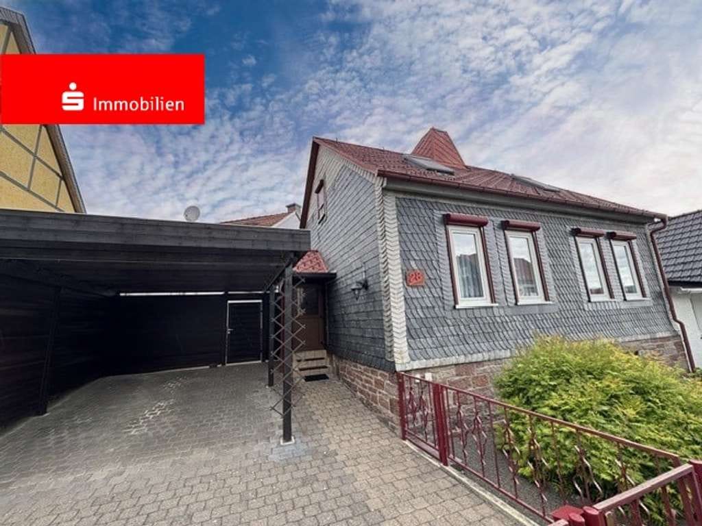 Immobilie in Tambach-Dietharz - Einfamilienhaus mit wunderschönem Garten, Carport, Swimmingpool und Fischteich - Bild 0