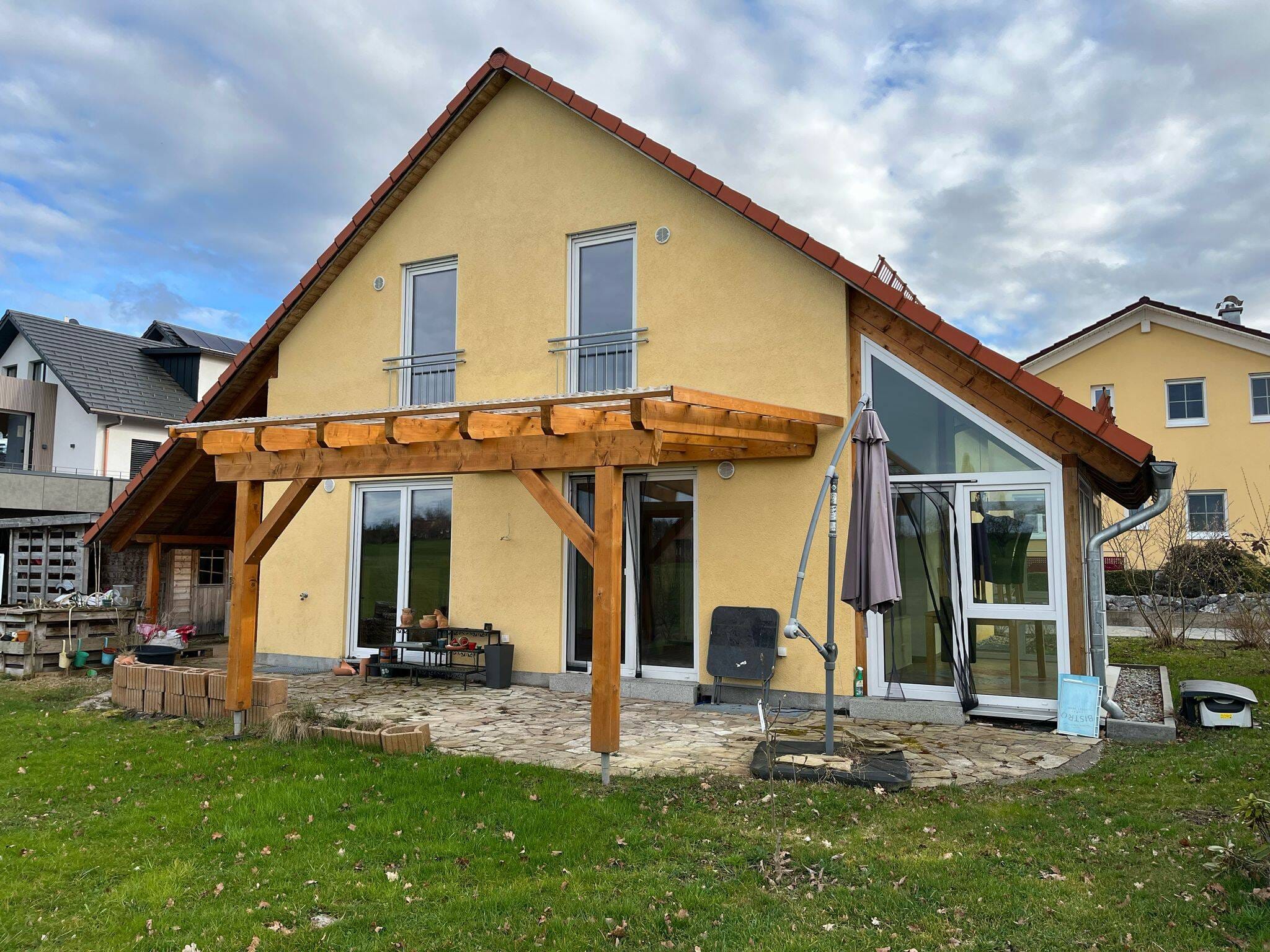 Immobilie in Hergatz - Freistehendes Haus mit Wärmepumpe, FB, Garten, Carport, Wintergarten, dörflich südlich von Wangen - Bild 2