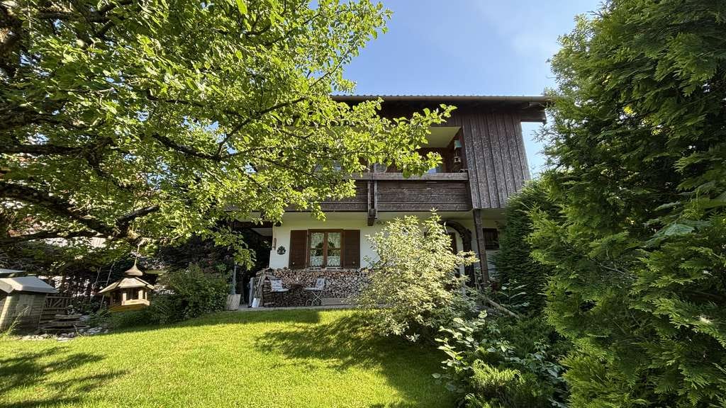 Immobilie in Lenggries - Großzügige Landhaus-Doppelhaushälfte in sehr guter und ruhiger Lage von Lenggries - Bild 1