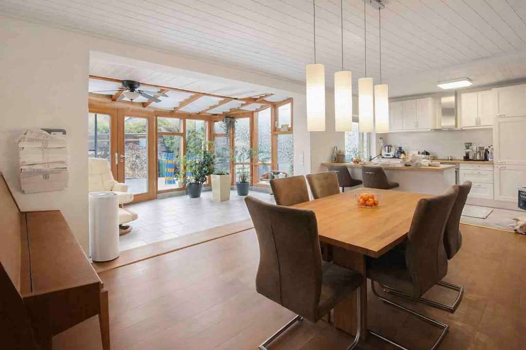 Immobilie in Uhingen - Charmantes Wohnen auf zwei Einheiten – ein Zuhause mit Wintergarten, Kaminofen & zwei Gärten - Bild 0