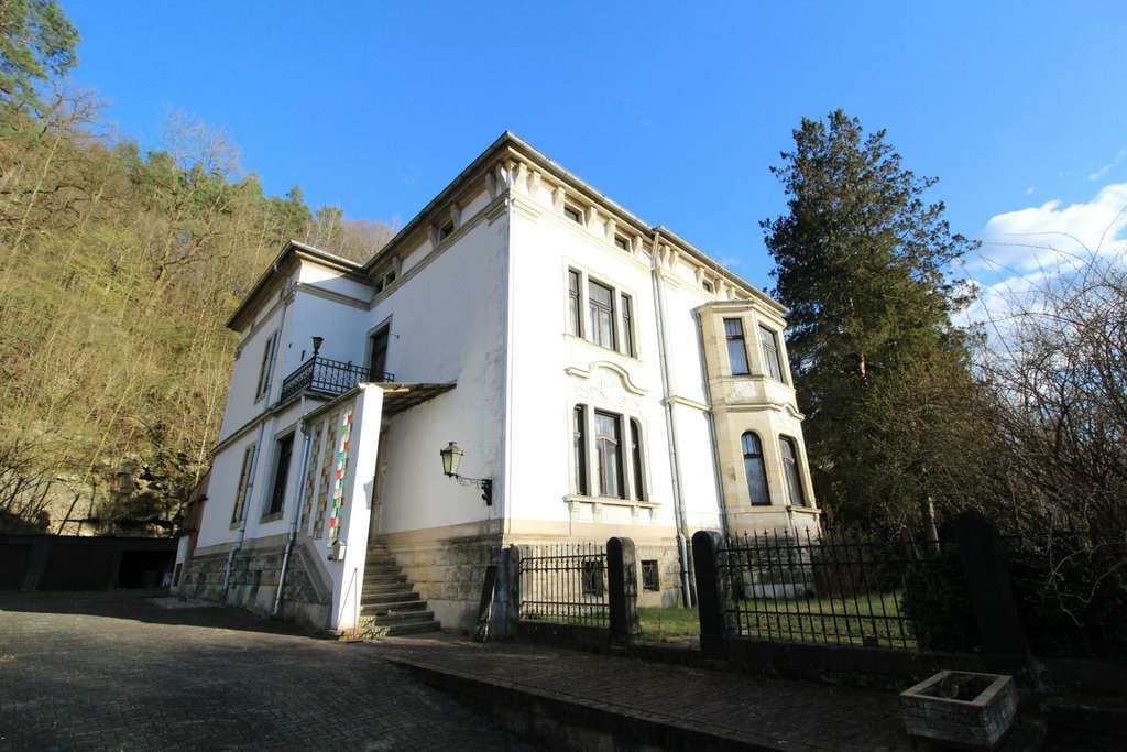 Immobilie in Bad Schandau - Historische Denkmalvilla in Ferienregion - perfekt zur Vermietung - Bild 1
