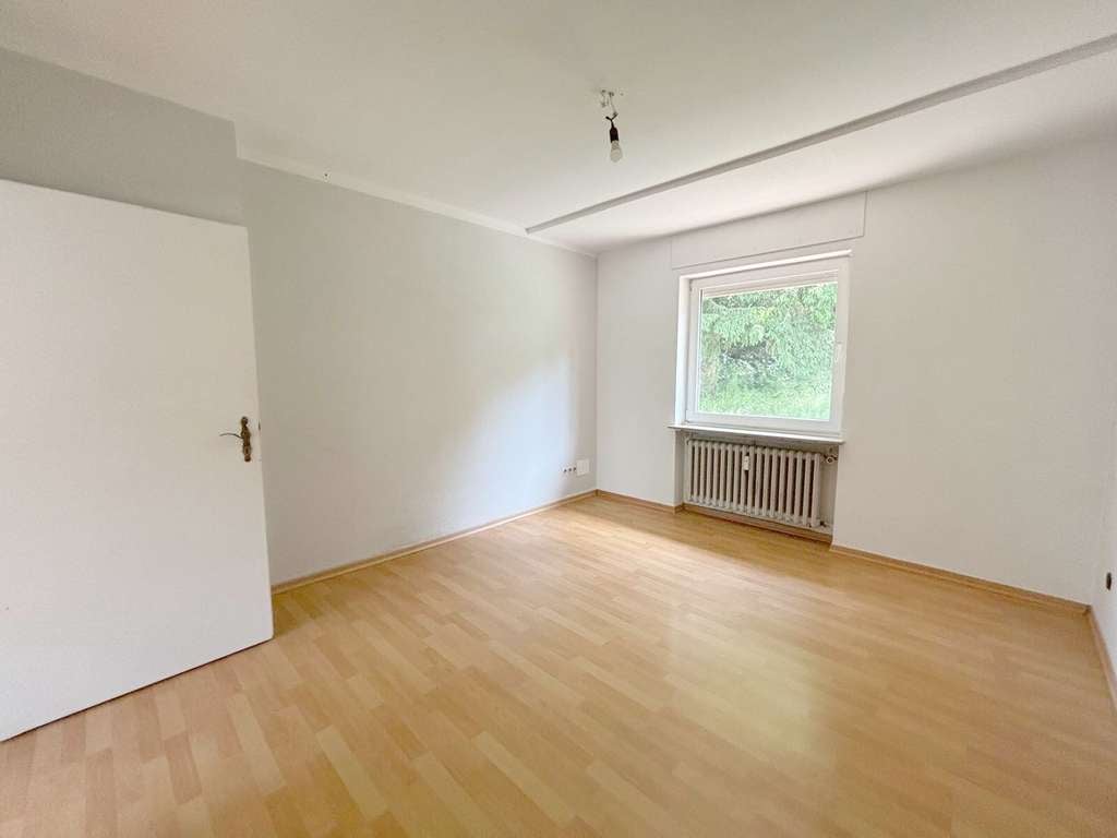 Immobilie in Trier - Dreifamilienhaus in Trier-Olewig: Garten, 2 Garagen, voll unterkellert - Bild 4