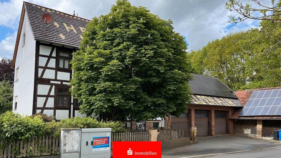 Immobilie in Willingshausen - Zweifamilienhaus mit Nebengebäuden - Bild 0