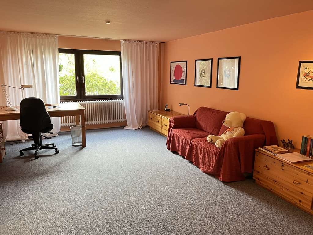 Immobilie in Niefern-Öschelbronn - Platzwunder mit Seltenheitswert: Familien-DHH auf beeindruckendem 670 m² Sonnengrundstück - Bild 3