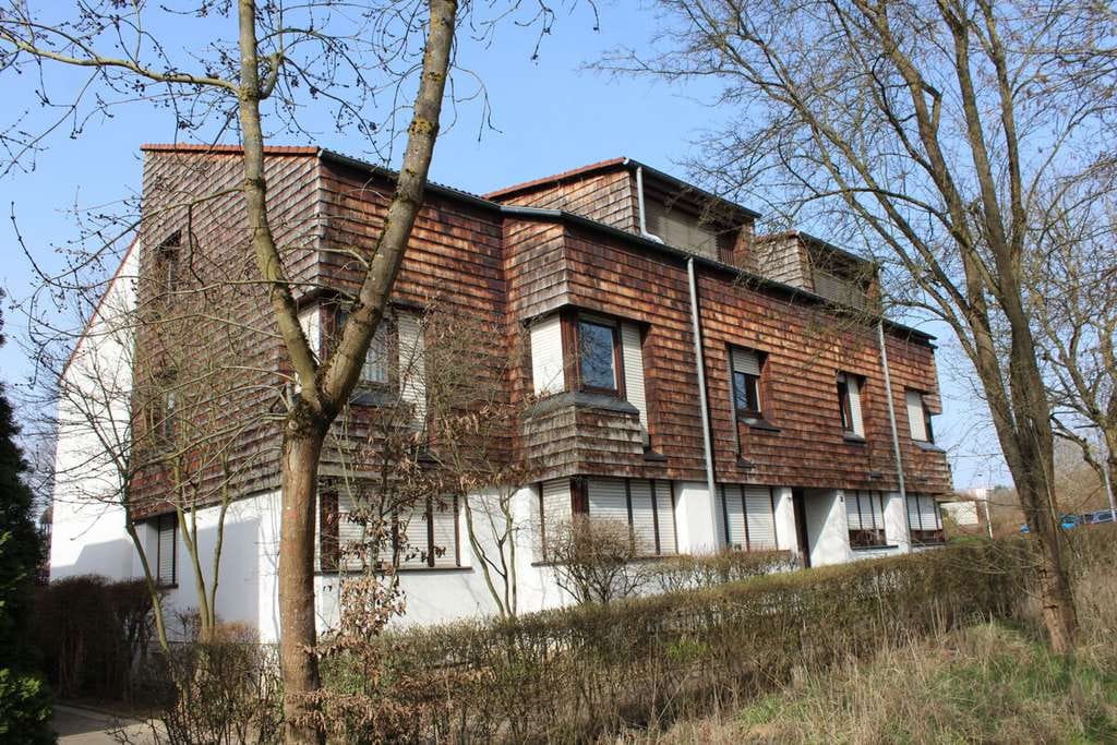 Immobilie in Liederbach - Wunderbare Dachgeschosswohnung mit großer Loggia, großem Hobbyraum und Tiefgaragenstellplatz - Bild 2