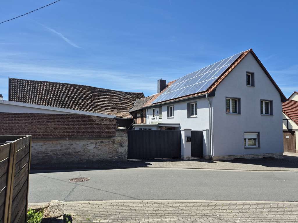 Immobilie in Niedergebra - Niedergebra Einfamilienhaus mit Scheune, Gg. und 3 Carports - Bild 0