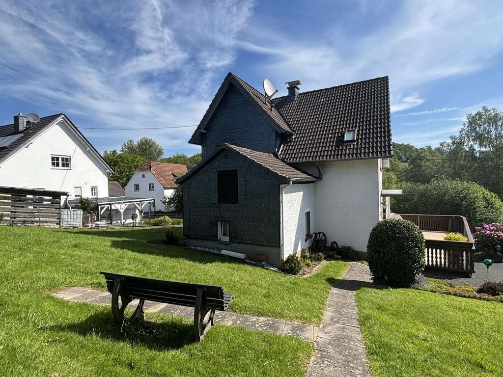Immobilie in Gummersbach - Gepflegtes Wohnhaus mit liebevoll angelegtem Garten! - Bild 3