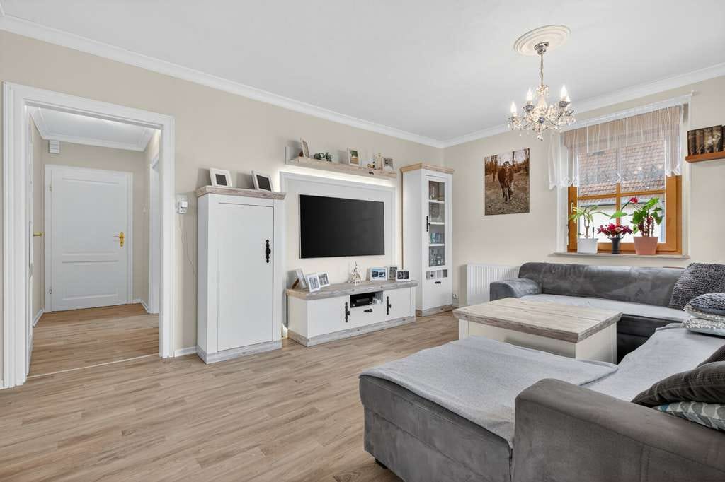 Immobilie in Wiernsheim - PROVISIONSFREI! Großes Einfamilienhaus mit Pool, Scheune und schönem Garten - Bild 0
