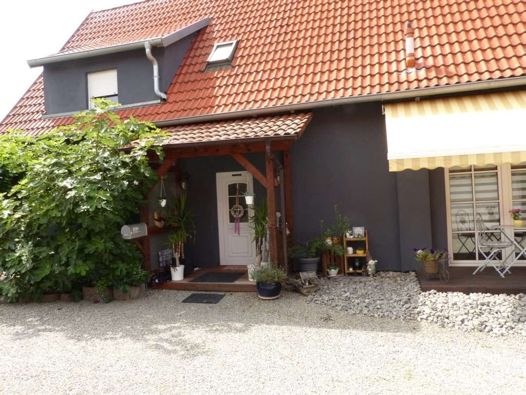 Immobilie in Steinmauern - Gepflegtes Einfamilienhaus mit Einliegerwohnung und Landwirtschaftlichen Grundstück - Bild 1