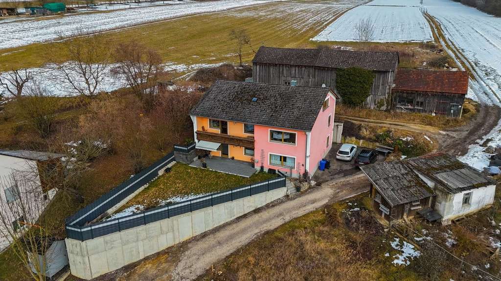 Immobilie in Ihrlerstein - Freistehendes Zweifamilienhaus auf ca. 2.115 m² Grundstück – Ruhe, Weitblick & Gestaltungspotenzial - Bild 0